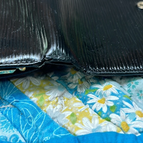 Louis vuitton black epi compact  french wallet. See pics for flaws - Picture 16 of 16